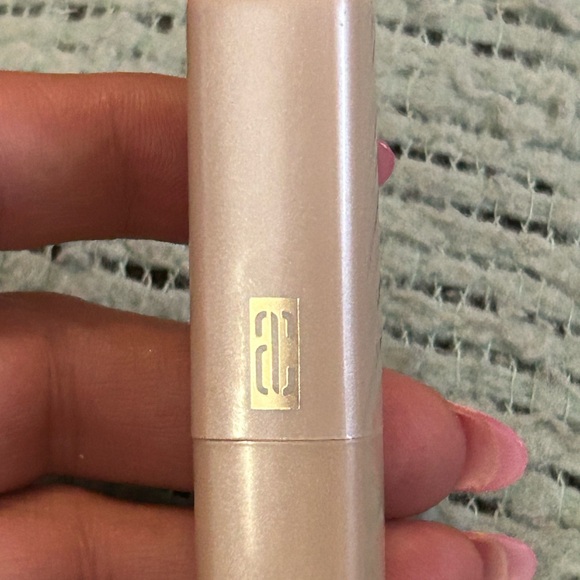 Avon Beyond Color Lipstick - Picture 3 of 3